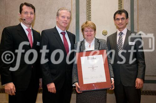 (c) fotodienst/ Martina Draper; Best Innovator Award 2009, Preisverleihung, A.T. Kearney Unternehmensberatung 
v.l.n.r: Dkfm. Matthias Witzemann (A.T. Kearney), Dr. Reinhold Mitterlehner (BM für Wirtschaft, Familie und Jugend), Mag. Brigitte Ederer, Vorsitzende des Vorstands, Siemens AG Österreich, DI Dr. Florian Haslauer, Vice President A.T. Kearney.  
