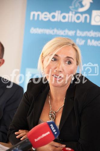 (C) fotodienst/Gudrun Krieger - Wien 16.09.2009 - Pressekonferenz, Foto: Mag. Christine Haberlehner (Peer-Mediations-Expertin, Vorstand ÖBM)