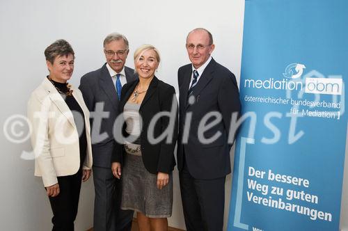 (C) fotodienst/Gudrun Krieger - Wien 16.09.2009 - Pressekonferenz, Foto: li na re: Mag. Erika Wailzer (AHS-Professorin und Peer-Betreuerin GRG,Parhamerplatz,17.Bezirk),  Mag. Marianus Mautner (Bundessprecher ÖBM),Mag. Christine Haberlehner (Peer-Mediations-Expertin, Vorstand ÖBM), Mag. Dieter Wlcek (Schulleiter Internationales Business College Hetzendorf, 12. Bezirk),