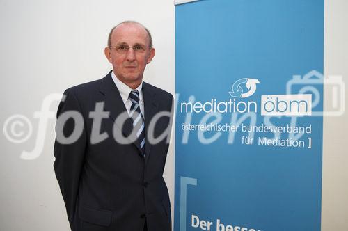 (C) fotodienst/Gudrun Krieger - Wien 16.09.2009 - Pressekonferenz, Foto: Mag. Dieter Wlcek (Schulleiter Internationales Business College Hetzendorf, 12. Bezirk),