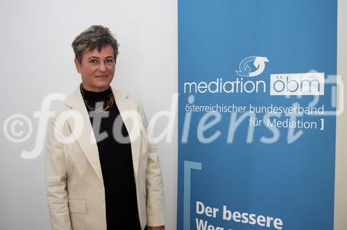 (C) fotodienst/Gudrun Krieger - Wien 16.09.2009 - Pressekonferenz, Foto: Mag. Erika Wailzer (AHS-Professorin und Peer-Betreuerin GRG,Parhamerplatz,17.Bezirk)