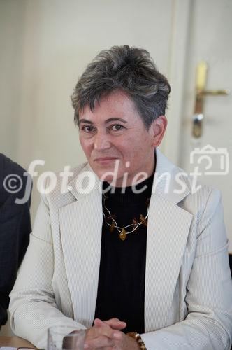 (C) fotodienst/Gudrun Krieger - Wien 16.09.2009 - Pressekonferenz, Foto: Mag. Erika Wailzer (AHS-Professorin und Peer-Betreuerin GRG,Parhamerplatz,17.Bezirk)