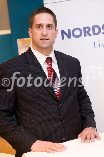 (c) fotodienst / Anna Rauchenberger - Wien, am 03.12.2009 - 'Nordsee' feiert 110 Jahre Nordsee in Österreich und 100 Jahre Nordsee am Naschmarkt in Wien. Heute wurde gleich an drei Standorten am Naschmarkt gefeiert: In der 'bar di mar', im 'Strandhaus'  und im Nordsee Haupthaus.  Foto: Robert Jung, Country Manager NORDSEE Österreich