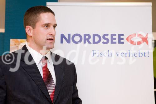 (c) fotodienst / Anna Rauchenberger - Wien, am 03.12.2009 - 'Nordsee' feiert 110 Jahre Nordsee in Österreich und 100 Jahre Nordsee am Naschmarkt in Wien. Heute wurde gleich an drei Standorten am Naschmarkt gefeiert: In der 'bar di mar', im 'Strandhaus'  und im Nordsee Haupthaus. Foto: Robert Jung, Country Manager NORDSEE Österreich