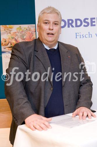 (c) fotodienst / Anna Rauchenberger - Wien, am 03.12.2009 - 'Nordsee' feiert 110 Jahre Nordsee in Österreich und 100 Jahre Nordsee am Naschmarkt in Wien. Heute wurde gleich an drei Standorten am Naschmarkt gefeiert: In der 'bar di mar', im 'Strandhaus'  und im Nordsee Haupthaus. Foto: Michael Litschauer, Verbundstoremanager NORDSEE Österreich