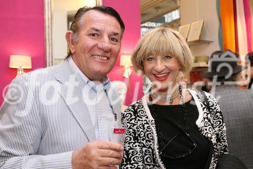 (C) fotodienst/Anna Rauchenberger - Wien, 29.04.2009 -  Eröffnung 'Von St. Barth bis St. Gilgen!' Die Ausstellung von Evamaria Thonet bei Steinwender zeigt neue Stylingkonzepte für Wohlfühloasen im Garten und auf der Terrasse und Accessoires für den sommerlichen Lifestyle.  