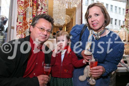 (C) fotodienst/Anna Rauchenberger - Wien, 29.04.2009 -  Eröffnung 'Von St. Barth bis St. Gilgen!' Die Ausstellung von Evamaria Thonet bei Steinwender zeigt neue Stylingkonzepte für Wohlfühloasen im Garten und auf der Terrasse und Accessoires für den sommerlichen Lifestyle.  
