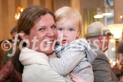 (C) fotodienst/Anna Rauchenberger - Wien, 29.04.2009 -  Eröffnung 'Von St. Barth bis St. Gilgen!' Die Ausstellung von Evamaria Thonet bei Steinwender zeigt neue Stylingkonzepte für Wohlfühloasen im Garten und auf der Terrasse und Accessoires für den sommerlichen Lifestyle.  