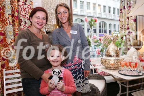 (C) fotodienst/Anna Rauchenberger - Wien, 29.04.2009 -  Eröffnung 'Von St. Barth bis St. Gilgen!' Die Ausstellung von Evamaria Thonet bei Steinwender zeigt neue Stylingkonzepte für Wohlfühloasen im Garten und auf der Terrasse und Accessoires für den sommerlichen Lifestyle.  