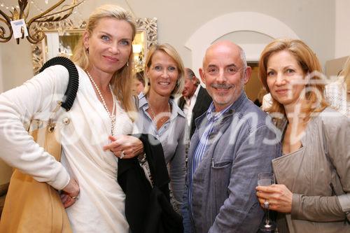 (C) fotodienst/Anna Rauchenberger - Wien, 29.04.2009 -  Eröffnung 'Von St. Barth bis St. Gilgen!' Die Ausstellung von Evamaria Thonet bei Steinwender zeigt neue Stylingkonzepte für Wohlfühloasen im Garten und auf der Terrasse und Accessoires für den sommerlichen Lifestyle.  