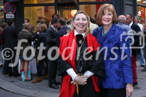 (C) fotodienst/Anna Rauchenberger - Wien, 29.04.2009 -  Eröffnung 'Von St. Barth bis St. Gilgen!' Die Ausstellung von Evamaria Thonet bei Steinwender zeigt neue Stylingkonzepte für Wohlfühloasen im Garten und auf der Terrasse und Accessoires für den sommerlichen Lifestyle.  