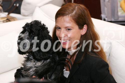 (C) fotodienst/Anna Rauchenberger - Wien, 29.04.2009 -  Eröffnung 'Von St. Barth bis St. Gilgen!' Die Ausstellung von Evamaria Thonet bei Steinwender zeigt neue Stylingkonzepte für Wohlfühloasen im Garten und auf der Terrasse und Accessoires für den sommerlichen Lifestyle.  FOTO: Kätzi Gürtler