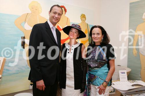 (C) fotodienst/Anna Rauchenberger - Wien, 29.04.2009 -  Eröffnung 'Von St. Barth bis St. Gilgen!' Die Ausstellung von Evamaria Thonet bei Steinwender zeigt neue Stylingkonzepte für Wohlfühloasen im Garten und auf der Terrasse und Accessoires für den sommerlichen Lifestyle.  FOTO v.l.:  Andreas Mailáth-Pokorny, Stadtrat für Kultur und Wissenschaft in Wien, Künstlerin, Evamaria Schmertzing-Thonet, Inhaberin von Victor Steinwender in Wien und Graz