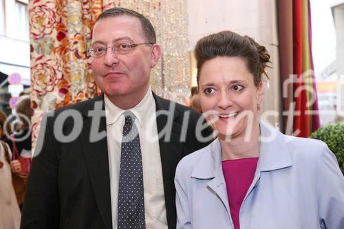 (C) fotodienst/Anna Rauchenberger - Wien, 29.04.2009 -  Eröffnung 'Von St. Barth bis St. Gilgen!' Die Ausstellung von Evamaria Thonet bei Steinwender zeigt neue Stylingkonzepte für Wohlfühloasen im Garten und auf der Terrasse und Accessoires für den sommerlichen Lifestyle.  