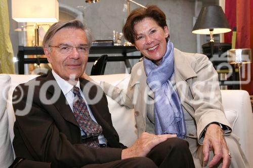 (C) fotodienst/Anna Rauchenberger - Wien, 29.04.2009 -  Eröffnung 'Von St. Barth bis St. Gilgen!' Die Ausstellung von Evamaria Thonet bei Steinwender zeigt neue Stylingkonzepte für Wohlfühloasen im Garten und auf der Terrasse und Accessoires für den sommerlichen Lifestyle.  