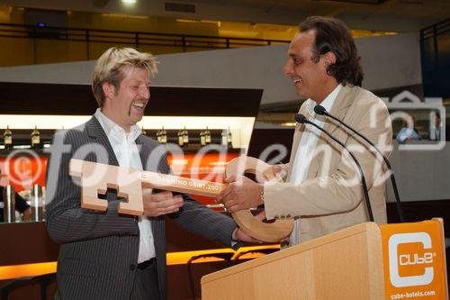 (C)Fotodienst/Christian Rath - Feierliche Eröffnung des CUBE Hotel in Biberwier - Lermoos. FOTO: Josef Margreiter (Direktor der Tirol Werbung) 