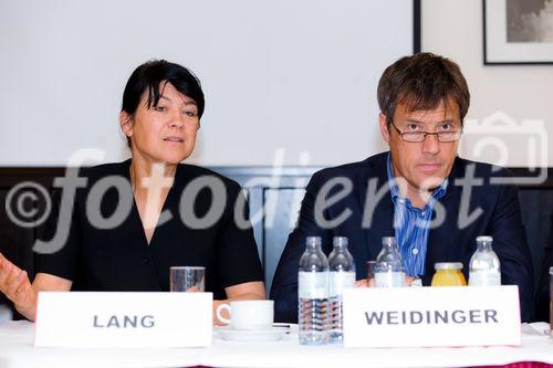 (c) fotodienst / Johannes Brunnbauer | Pressegespräch zur Jahrestagung der Österreichischen Kardiologischen Gesellschaft
Im Bild vlnr.: Univ.-Prof. Dr. Irene Lang (ÖKG-Präsidentin, MedUni Wien) und Prim. Univ.-Prof. Dr. Franz Weidinger (KA Rudolfstiftung, Wien)