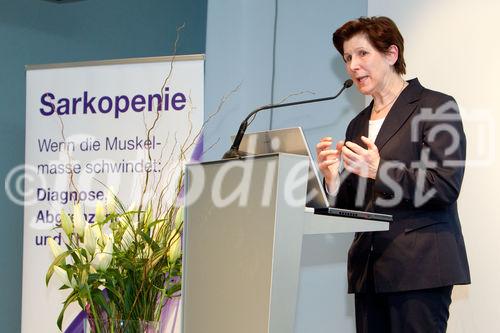 (C)fotodienst/Anna Rauchenberger Wien, 19.01.2011 - Sarkopenie ist ein durch Alter, Krankheit und/oder inadäquate Lebensgewohnheiten verursachtes Syndrom, das im Abbau von Muskelmasse und kritisch abgesenkter Muskelkraft und/oder Muskelfunktionalität besteht. Zu diesem Thema diskutierten Experten bei einer Fortbildungsveranstaltung für Mediziner im MUMOK. FOTO: Prim. Univ.-Prof. Dr. Monika Lechleitner, Fachärztin für Innere Medizin, Ärztliche Direktorin am LKH Hochzirl