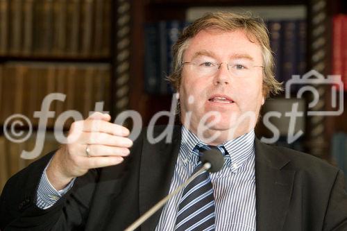  (c) fotodienst/Anna Rauchenberger - Wien, am 24.04.2012 – Unsere Lebenserwartung steigt. Die Europäische Union hat das Jahr 2012 zum „Europäischen Jahr für aktives Altern und Solidarität zwischen den Generationen“ (EJAA) erklärt, um die Gesellschaft für dieses Thema zu sensibilisieren. Die 