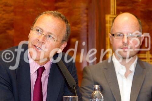  (c) fotodienst/Anna Rauchenberger - Wien, am 09.05.2012 – Anlässlich des „Europäischer Tag der Herzschwäche“ wurde heute im Café Landtmann im Rahmen einer Pressekonferenz über Herzinsuffizienz informiert. Ziel der jährlichen Informationsoffensive der Arbeitsgruppe Herzinsuffizienz der Österreichischen Kardiologischen Gesellschaft ist es, Bewusstsein für Frühsymptome und die gravierenden Folgen der Herzschwäche zu schaffen. FOTO v.l. Prim. Dr. Hans Altenberger, Leiter der Arbeitsgruppe Herzinsuffizienz der ÖKG, Sonderkrankenanstalt Rehabilitationszentrum Großgmain, Salzburg, OA Dr. Armin Böhmer, Leiter Herzinsuffizienzambulanz des Landesklinikums Krems, LKH Krems/Abteilung für Innere Medizin mit kardiologischem Schwerpunkt: