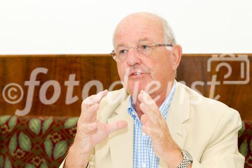  (c) fotodienst/Anna Rauchenberger - Wien, am 29.05.2012 - Anlässlich der Jahrestagung der Österreichischen Kardiologischen Gesellschaft (ÖKG) fand heute im Café Landtmann ein Pressegespräch zu den Highlights der österreichischen Herzmedizin statt. FOTO Univ. Prof. Dr. Otmar Pachinger, Direktor der Universitätsklinik für Kardiollogie, MedUni Innsbruck, Vorstandsmitglied der ÖKG: