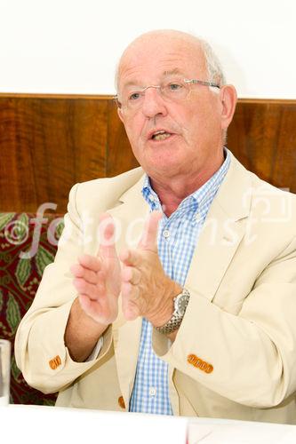  (c) fotodienst/Anna Rauchenberger - Wien, am 29.05.2012 - Anlässlich der Jahrestagung der Österreichischen Kardiologischen Gesellschaft (ÖKG) fand heute im Café Landtmann ein Pressegespräch zu den Highlights der österreichischen Herzmedizin statt. FOTO Univ. Prof. Dr. Otmar Pachinger, Direktor der Universitätsklinik für Kardiollogie, MedUni Innsbruck, Vorstandsmitglied der ÖKG: