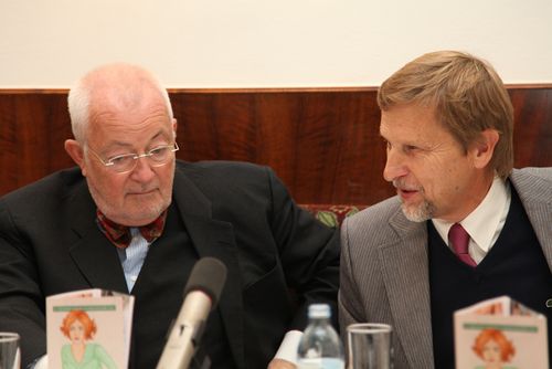 (c) fotodienst/Sarah- Maria Kölbl - Wien, am 16.10.2012;Erstes „Europäisches Jahr gegen den Schmerz“ beschäftigt sich mit dem viszeralen Schmerz; Jeder fünfte Österreicher hat chronische Schmerzen – Schmerzen, die von Herz, Gefäßen, Atemwegen, Urogenital- oder Verdauungstrakt ausgehen, sind oft schwer diagnostizierbar und behandelbar – Frauen dreimal so häufig betroffen wie Männer – Hoher Stellenwert der  Arzt-Patient-Kommunikation für Therapieerfolg – Die 12. Österreichischen Schmerzwochen – Erstes „Europäisches Jahr gegen den Schmerz“: Mehr Bewusstsein für ein unterschätztes Problem; 
