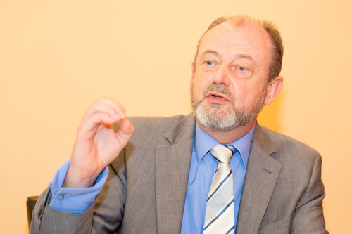  (c) fotodienst/Anna Rauchenberger - Wien, am  06.05.2013 - Im Rahmen des Pressegesprächs zur 21. Wissenschaftlichen Tagung der Österreichischen Schmerzgesellschaft von 9.-11. Mai in Klagenfurt sprachen Experten über die Highlights der modernen Schmerzmedizin. FOTO  Univ.-Prof. Dr. Hans-Georg Kress, Präsident der Europäischen Schmerzföderation EFIC, Klinische Abteilung für Spezielle Anästhesie und Schmerztherapie, AKH/MedUni Wien: