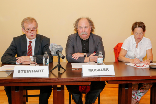 Alkohol ohne Schatten - Verein für den verantwortungsvollen Umgang mit Alkohol. Foto vlnr.: Dr. Johannes Steinhart, Vizepräsident der Österreichischen Ärztekammer, Dr. Barbara Degn, Vizepräsidentin der Österreichischen Gesellschaft für Allgemein- und Familienmedizin und Prim. Univ.-Prof. Dr. Michael Musalek, Ärztlicher Leiter am Anton Proksch Institut