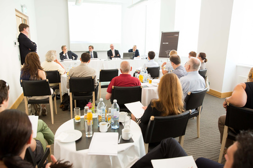  (c) fotodienst/Anna Rauchenberger - Wien, am 10.07.2013 – Die degenerierte Aortenklappe und ihre Therapiemöglichkeiten  Minimal-invasiver Herzklappenersatz für Patienten mit hohem Operationsrisiko. FOTO v.l.: Univ.-Prof. Dr. Thomas Neunteufl, Klin. Abt. für Kardiologie, AKH/MedUni Wien, Univ.-Prof. Dr. Raphael Rosenhek, Klin. Abt. für Kardiologie, AKH/MedUni Wien, Univ.-Prof. Dr. Günther Laufer, Leiter der Klin. Abt. für Herzchirurgie, AKH/Med Uni Wien, Univ.-Prof. Dr. Wilfried Wisser, Klin. Abt. für Herzchirurgie, AKH/Med Uni Wien,: