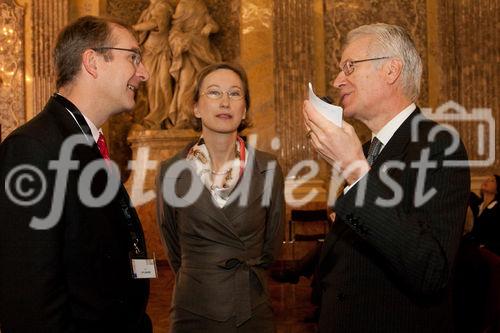 © fotodienst/Katharina Schiffl - Wien 14.11.2009 - WELCOME TO ART-VIENNA ; ART: Advanced Retinal Therapy  Prof. Aylward, Prof. Ursula Schmidt-Erfurth und Rektor W. Schütz (MUW) im Gespräch