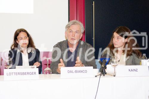 (c) fotodienst/Dan Carabas - Wien 20.05.08 - Volkskrankheit Alzheimer-Demenz - Foto.: v.l. DGKS Natalie Lottersberger (Care-Ring), Prof. Peter Dal-Bianco (Österreichische Alzheimer Gesellschaft), Marion Kainz (Filmregisseurin)