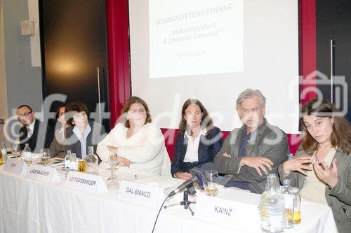 (c) fotodienst/Dan Carabas - Wien 20.05.08 - Volkskrankheit Alzheimer-Demenz - Foto.: v.l. Herr Leitner, Astrid Essl (GfK Austria), Mag. Antonia Croy (Alzheimer Angehörige Austria), Mag. Sigrid Labenbacher (Pflegewissenschaftlerin), DGKS Natalie Lottersberger (Care-Ring), Prof. Peter Dal-Bianco (Österreichische Alzheimer Gesellschaft), Marion Kainz (Filmregisseurin)