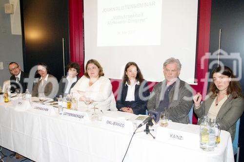 (c) fotodienst/Dan Carabas - Wien 20.05.08 - Volkskrankheit Alzheimer-Demenz - Foto.: v.l. Herr Leitner, Astrid Essl (GfK Austria), Mag. Antonia Croy (Alzheimer Angehörige Austria), Mag. Sigrid Labenbacher (Pflegewissenschaftlerin), DGKS Natalie Lottersberger (Care-Ring), Prof. Peter Dal-Bianco (Österreichische Alzheimer Gesellschaft), Marion Kainz (Filmregisseurin)