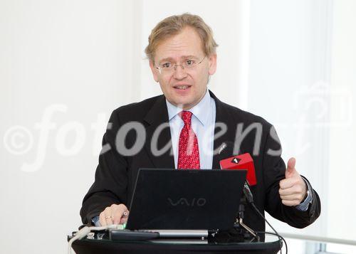 (C)fotodienst/Anna Rauchenberger Wien, 13.01.2011 - Metabolische Biomarkerforschung bezeichnet ein junges Forschungsfeld, das sowohl in der Medizin als auch in der Ernährungswissenschaft große Hoffnung für die Früherkennung von genetisch bedingten Krankheiten birgt. Erstmalig zu diesem Thema findet heut in Wien ein Round Table Gespräch mit hochrangigen internationalen Experten statt, die über den Status quo sowie der Zukunft der Metabolomics im Bereich Diabetologie und Ernährung diskutieren. FOTO: Univ.-Prof. Dr. Michael Roden, Deutsches Diabetes-Zentrum, Düsseldorf während seines Vortrags