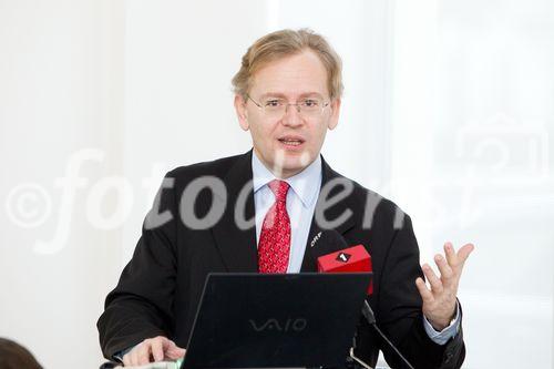 (C)fotodienst/Anna Rauchenberger Wien, 13.01.2011 - Metabolische Biomarkerforschung bezeichnet ein junges Forschungsfeld, das sowohl in der Medizin als auch in der Ernährungswissenschaft große Hoffnung für die Früherkennung von genetisch bedingten Krankheiten birgt. Erstmalig zu diesem Thema findet heut in Wien ein Round Table Gespräch mit hochrangigen internationalen Experten statt, die über den Status quo sowie der Zukunft der Metabolomics im Bereich Diabetologie und Ernährung diskutieren. FOTO: Univ.-Prof. Dr. Michael Roden, Deutsches Diabetes-Zentrum, Düsseldorf während seines Vortrags