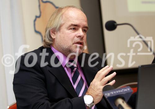 (c) fotodienst / Walter Luger - St. Pölten, am 20.10.2010 - MIT EINEM LÄCHELN ZUM ZAHNARZT, Pressekonferenz der Landeszahnärztekammer für NÖ. Niederoesterreichs Zahnärzten wird die BESTNOTE ausgestellt. Die Landeszahnärztekammer NÖ bringt mit der neuen Initiative 