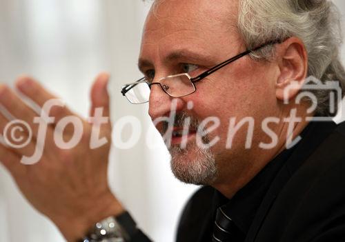 (c) fotodienst / Walter Luger - St. Pölten, am 20.10.2010 - MIT EINEM LÄCHELN ZUM ZAHNARZT, Pressekonferenz der Landeszahnärztekammer für NÖ. Niederoesterreichs Zahnärzten wird die BESTNOTE ausgestellt. Die Landeszahnärztekammer NÖ bringt mit der neuen Initiative 