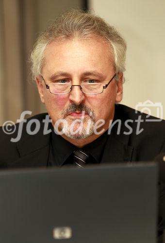 (c) fotodienst / Walter Luger - St. Pölten, am 20.10.2010 - MIT EINEM LÄCHELN ZUM ZAHNARZT, Pressekonferenz der Landeszahnärztekammer für NÖ. Niederoesterreichs Zahnärzten wird die BESTNOTE ausgestellt. Die Landeszahnärztekammer NÖ bringt mit der neuen Initiative 