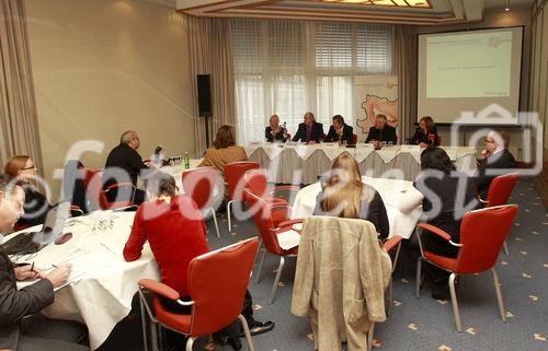 (c) fotodienst / Walter Luger - St. Pölten, am 20.10.2010 - MIT EINEM LÄCHELN ZUM ZAHNARZT, Pressekonferenz der Landeszahnärztekammer für NÖ. Niederoesterreichs Zahnärzten wird die BESTNOTE ausgestellt. Die Landeszahnärztekammer NÖ bringt mit der neuen Initiative 
