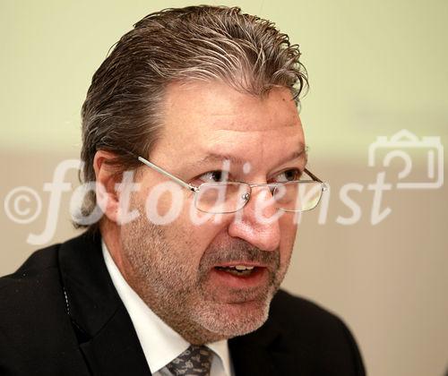 (c) fotodienst / Walter Luger - St. Pölten, am 20.10.2010 - MIT EINEM LÄCHELN ZUM ZAHNARZT, Pressekonferenz der Landeszahnärztekammer für NÖ. Niederoesterreichs Zahnärzten wird die BESTNOTE ausgestellt. Die Landeszahnärztekammer NÖ bringt mit der neuen Initiative 