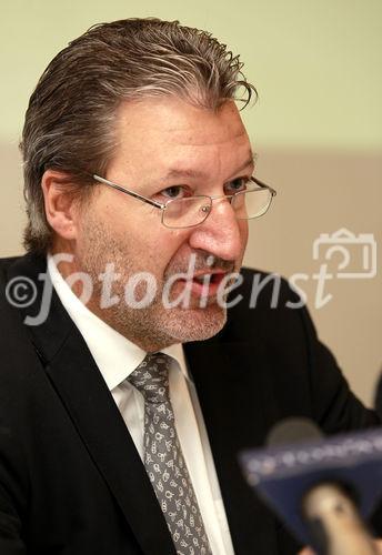 (c) fotodienst / Walter Luger - St. Pölten, am 20.10.2010 - MIT EINEM LÄCHELN ZUM ZAHNARZT, Pressekonferenz der Landeszahnärztekammer für NÖ. Niederoesterreichs Zahnärzten wird die BESTNOTE ausgestellt. Die Landeszahnärztekammer NÖ bringt mit der neuen Initiative 