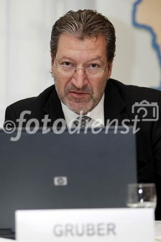 (c) fotodienst / Walter Luger - St. Pölten, am 20.10.2010 - MIT EINEM LÄCHELN ZUM ZAHNARZT, Pressekonferenz der Landeszahnärztekammer für NÖ. Niederoesterreichs Zahnärzten wird die BESTNOTE ausgestellt. Die Landeszahnärztekammer NÖ bringt mit der neuen Initiative 