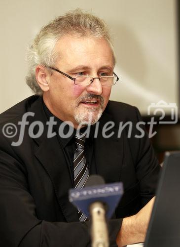 (c) fotodienst / Walter Luger - St. Pölten, am 20.10.2010 - MIT EINEM LÄCHELN ZUM ZAHNARZT, Pressekonferenz der Landeszahnärztekammer für NÖ. Niederoesterreichs Zahnärzten wird die BESTNOTE ausgestellt. Die Landeszahnärztekammer NÖ bringt mit der neuen Initiative 