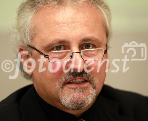 (c) fotodienst / Walter Luger - St. Pölten, am 20.10.2010 - MIT EINEM LÄCHELN ZUM ZAHNARZT, Pressekonferenz der Landeszahnärztekammer für NÖ. Niederoesterreichs Zahnärzten wird die BESTNOTE ausgestellt. Die Landeszahnärztekammer NÖ bringt mit der neuen Initiative 