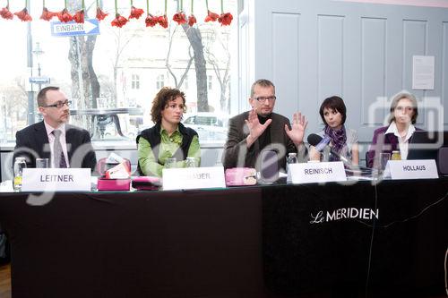 (c) fotodienst / Anna Rauchenberger - Wien, am 26.11.2009 - 'Crohnisch krank' ? ein Leben mit der chronisch-entzu?ndlichen Darmerkrankung Morbus Crohn. In der Presseveranstaltung im Hotel Le Meridien sprachen Betroffene und Ärzte u?ber die Probleme der Morbus Crohn-Patienten und zeigten, welche weiteren Hilfestellungen es gibt, die die Situation der Erkrankten verbessern können. FOTO v.l.: Mag. Michael Leitner, MAS, Public Health PR, Ing. Evelyn Schauer, Betroffene, Leiterin der steirischen Zweigstelle und Kinder- und Jugendbeauftragte der Österreichischen Morbus Crohn und Colitis ulcerosa Vereinigung ÖMCCV, Univ.-Prof. Dr. Walter Reinisch, Universitätsklinik fu?r Innere Medizin IV, Medizinische Universität Wien, Simone Hollaus, Betroffene, Dr. Reingard Platzer, LKH Wiener Neustadt, 1. Interne Abteilung und Endoskopiezentrum