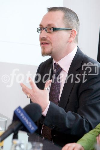 (c) fotodienst / Anna Rauchenberger - Wien, am 26.11.2009 - 'Crohnisch krank' ? ein Leben mit der chronisch-entzu?ndlichen Darmerkrankung Morbus Crohn. In der Presseveranstaltung im Hotel Le Meridien sprachen Betroffene und Ärzte u?ber die Probleme der Morbus Crohn-Patienten und zeigten, welche weiteren Hilfestellungen es gibt, die die Situation der Erkrankten verbessern können. FOTO: Mag. Michael Leitner, MAS, Public Health PR
