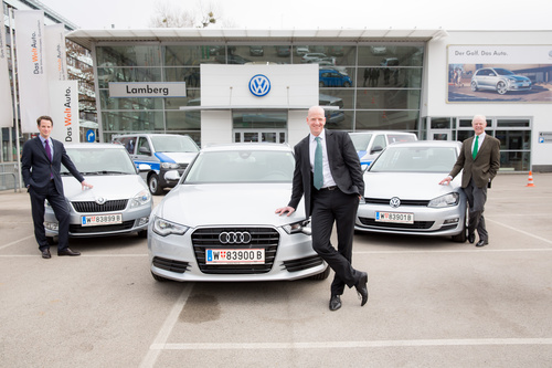 FirstProtect, Spezialist für 24h-Live-Fernüberwachung in Österreich, baut seine Sicherheitsflotte weiter aus. Bei der Übernahme der neuen Fahrzeuge in der vergangenen Woche waren auch die Geschäftsführer des deutschen Mutterhauses ProtectionOne anwesend. Im Bild: Sebastian Schilling, Michael Röhrenbacher, Martell Schilling.

(c) fotodienst / Anna Rauchenberger - Wien, am 18.02.2014 - First Protect