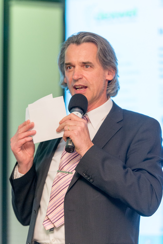 Auf der ordentlichen Hauptversammlung in Wien präsentierte der austro-amerikanische Filterhersteller dexwet International am Freitag seinen neuen Firmenauftritt und seine aktuellen, vielversprechenden Produktentwicklungen für Heizkörper und Automobilindustrie. Vorstand und Aufsichtsrat waren vollständig anwesend, das gut gelaunte und mehrheitlich vertretene Aktionärspublikum erlebte einen leidenschaftlichen Auftritt des Firmengründers. Mit dabei u.a. dexwet-Vorstand Erich Peteln, Clemens Sparowitz und Friedrich Schasché, Aufsichtsräte Ewald Zadradil, Thomas Wally und Robert Socha, Rennauer Motorsport, Autohaus-Chef Toni Ebner. 