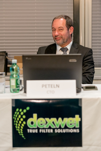 Auf der ordentlichen Hauptversammlung in Wien präsentierte der austro-amerikanische Filterhersteller dexwet International am Freitag seinen neuen Firmenauftritt und seine aktuellen, vielversprechenden Produktentwicklungen für Heizkörper und Automobilindustrie. Vorstand und Aufsichtsrat waren vollständig anwesend, das gut gelaunte und mehrheitlich vertretene Aktionärspublikum erlebte einen leidenschaftlichen Auftritt des Firmengründers. Mit dabei u.a. dexwet-Vorstand Erich Peteln, Clemens Sparowitz und Friedrich Schasché, Aufsichtsräte Ewald Zadradil, Thomas Wally und Robert Socha, Rennauer Motorsport, Autohaus-Chef Toni Ebner. 